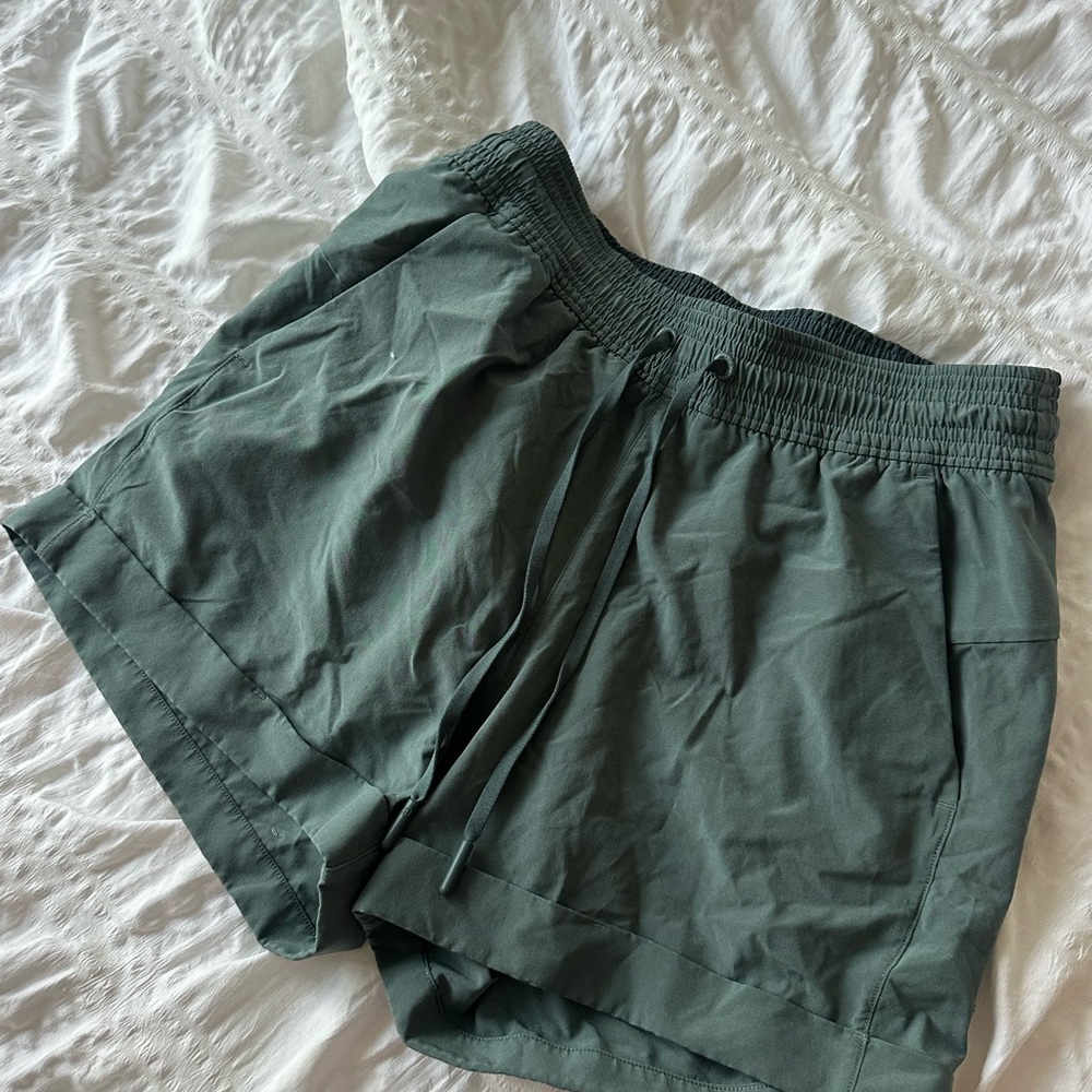 Lululemon Athletica Green Athletic Shorts Lightweight Elastic Waist